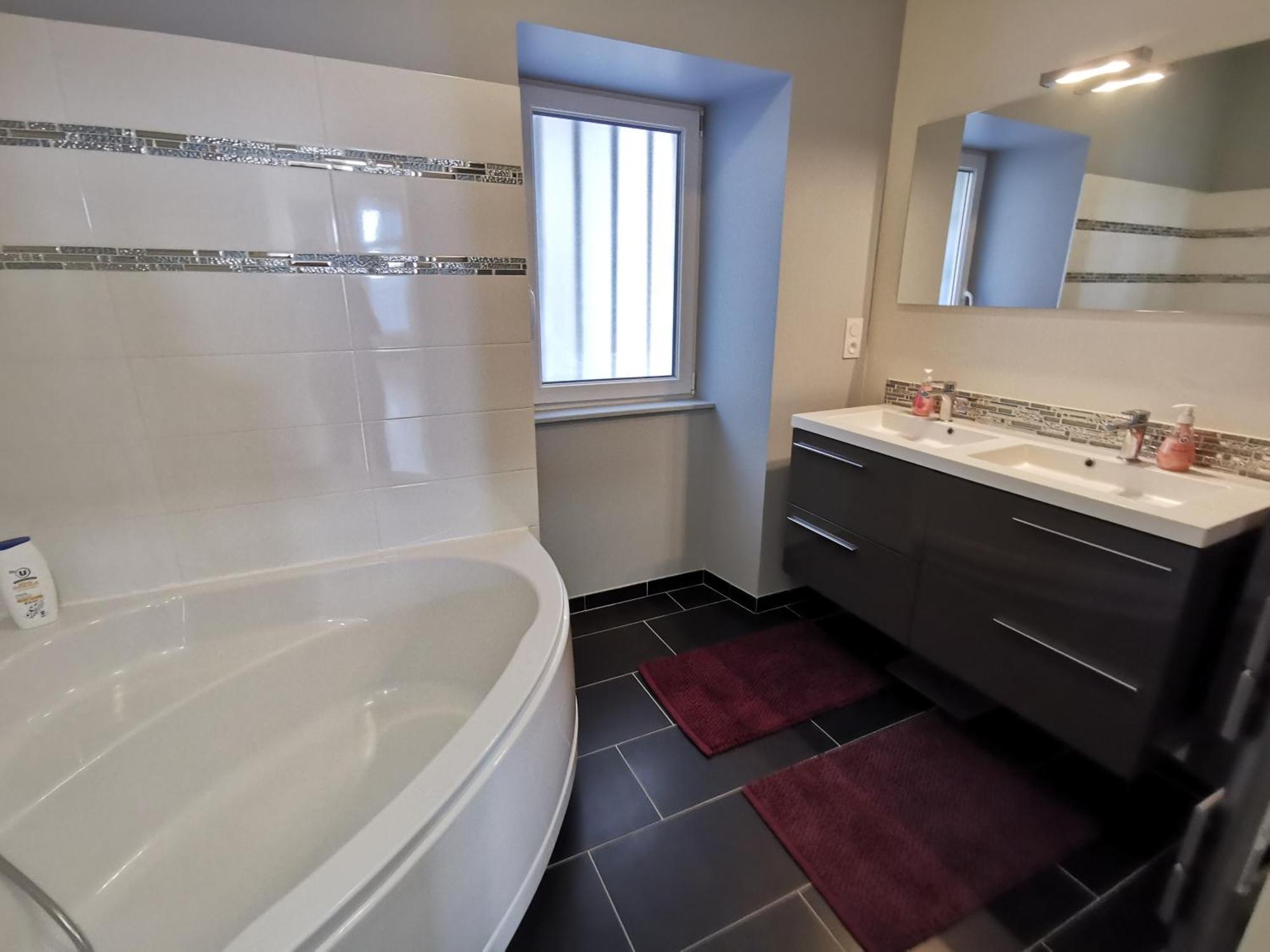 Appartement 3 Chambres Au Coeur Du Jura, Ideal Famille ซาลอนส์-เลส์-แบ็งส์ ภายนอก รูปภาพ
