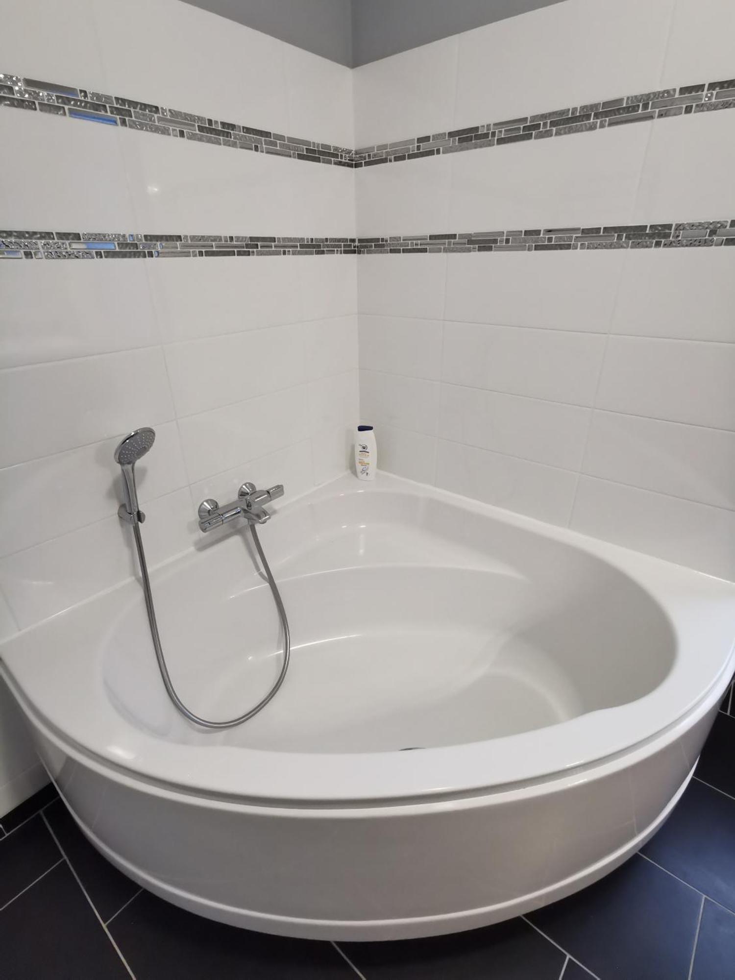 Appartement 3 Chambres Au Coeur Du Jura, Ideal Famille ซาลอนส์-เลส์-แบ็งส์ ภายนอก รูปภาพ