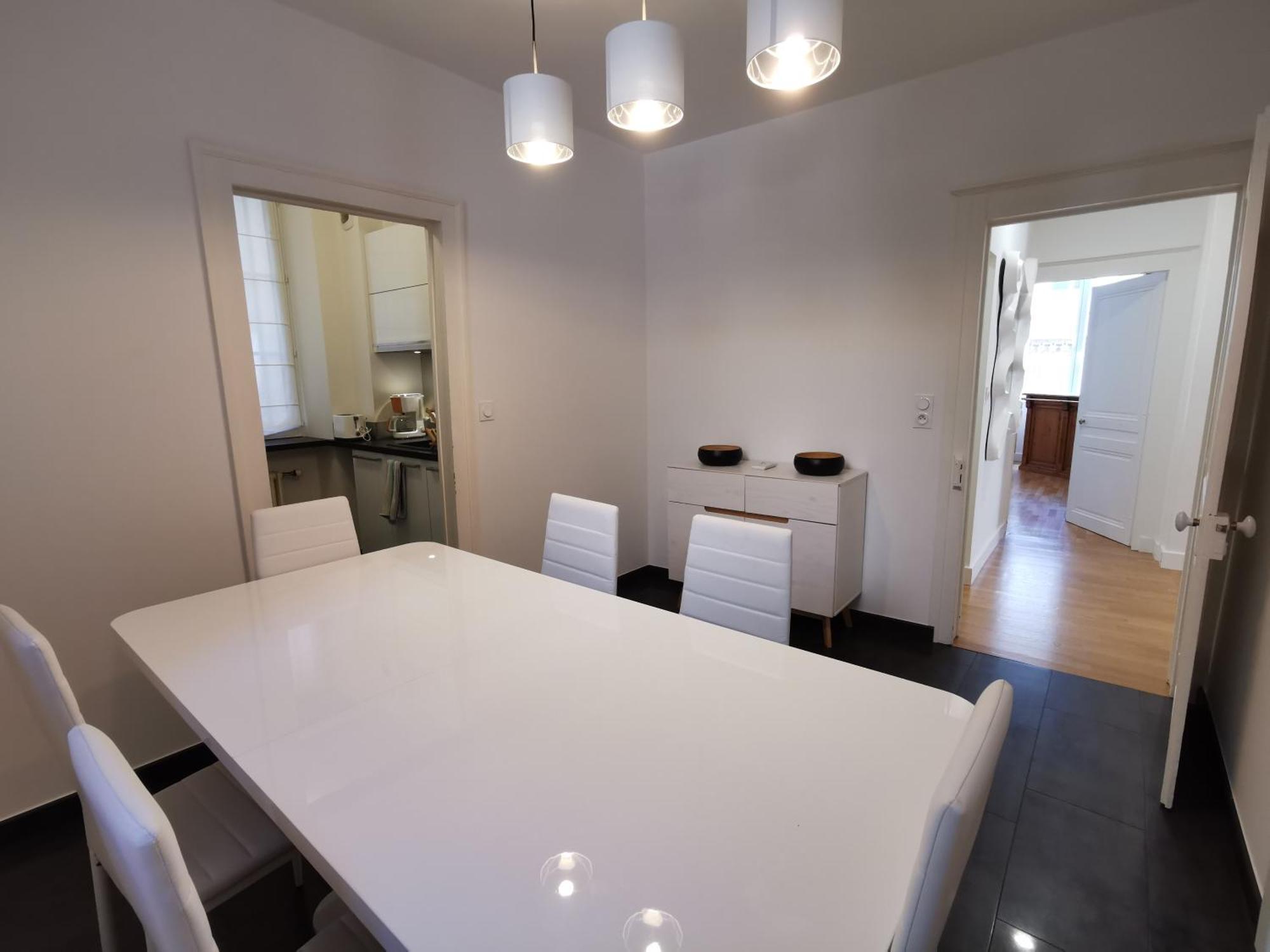 Appartement 3 Chambres Au Coeur Du Jura, Ideal Famille ซาลอนส์-เลส์-แบ็งส์ ภายนอก รูปภาพ