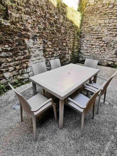 Appartement 3 Chambres Au Coeur Du Jura, Ideal Famille ซาลอนส์-เลส์-แบ็งส์ ภายนอก รูปภาพ