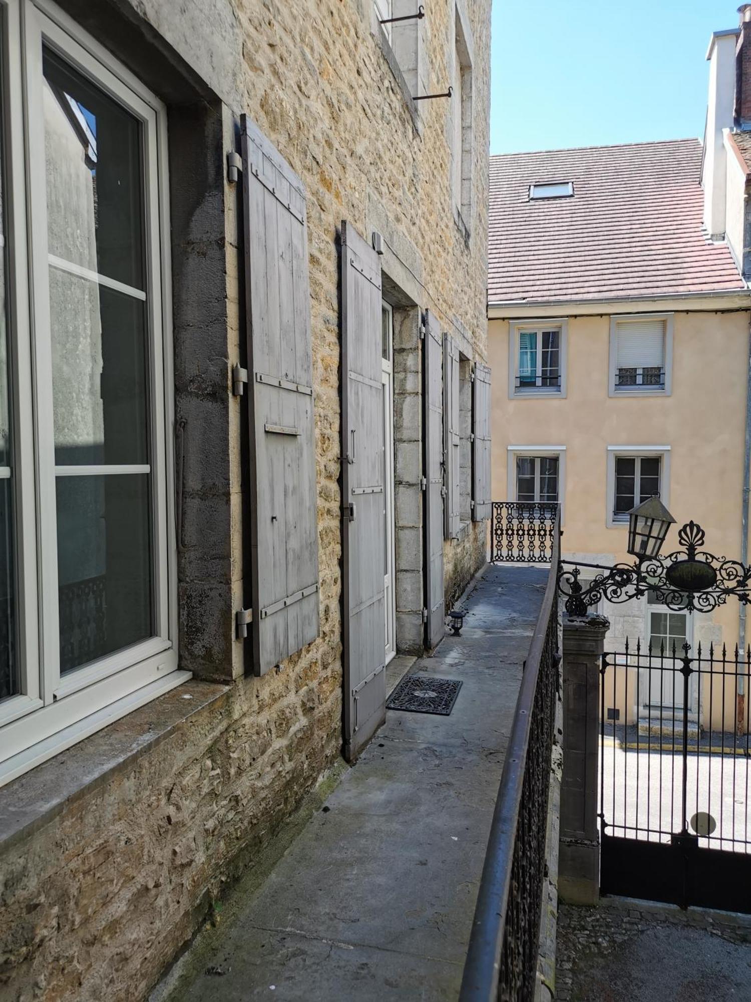 Appartement 3 Chambres Au Coeur Du Jura, Ideal Famille ซาลอนส์-เลส์-แบ็งส์ ภายนอก รูปภาพ