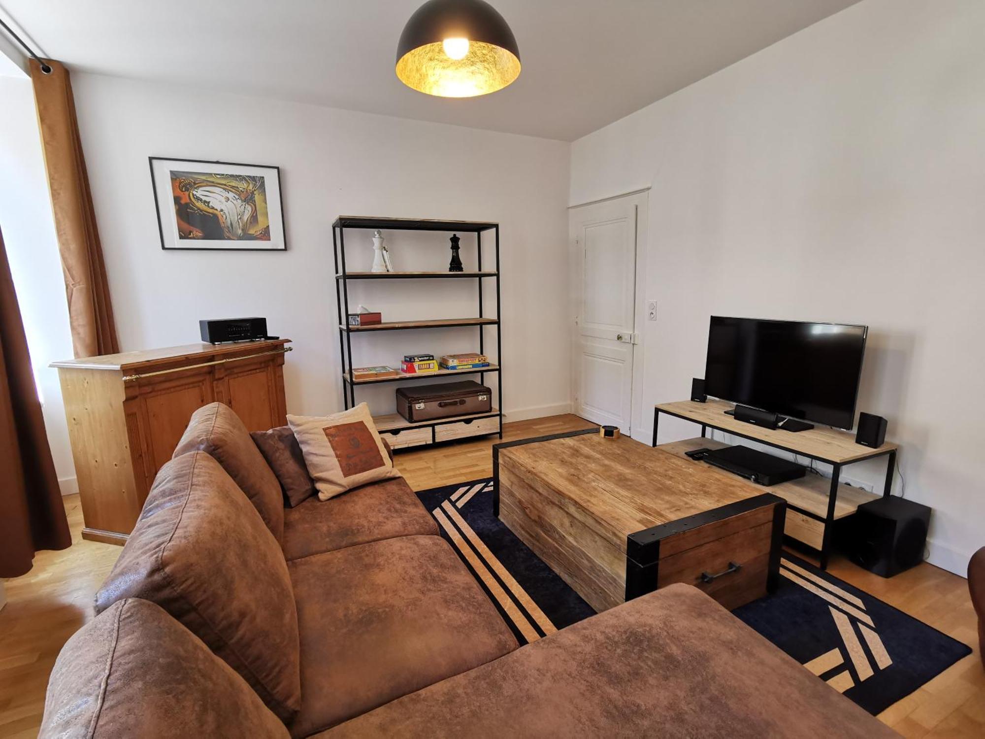 Appartement 3 Chambres Au Coeur Du Jura, Ideal Famille ซาลอนส์-เลส์-แบ็งส์ ภายนอก รูปภาพ